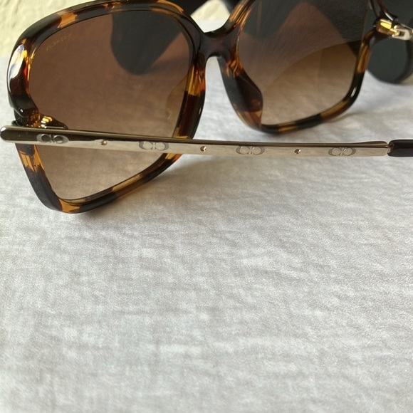 Coach: Dark Tortoise(C6190) Sunglasses- Gradient lens- with case-small scratches - Picture 5 of 16